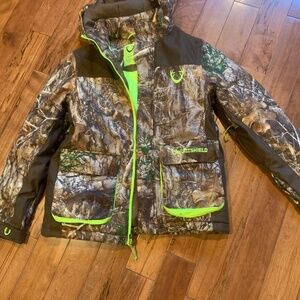 Hunt shield, camouflage jacket size large new